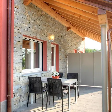 Apartamento Rose Rossa Florentina Garten Eg Colico